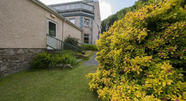 Cwmwennol Country House, Prenota Hotel New Hedges Galles del Sud