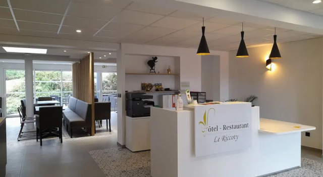 Le Riccoty, Rezervați Hotel Blyes 