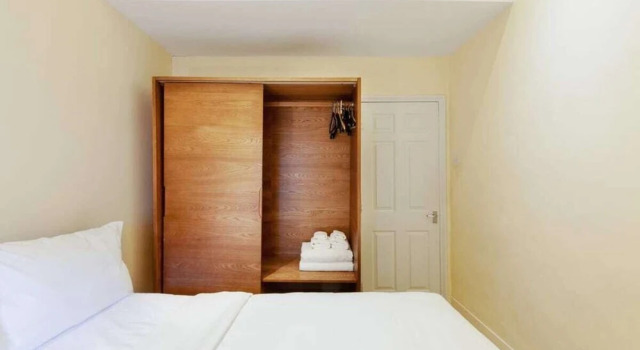 Spacious, Bright 3 Bed in South Kensington, Забронировать Отель Отели Лондона 3 звезды, рядом с Здание «Мишлен Хауз», 3*