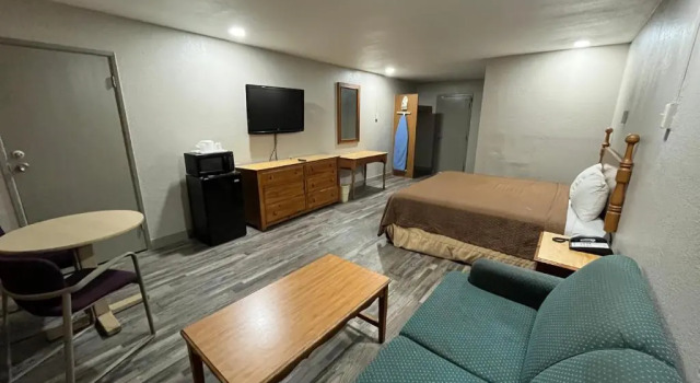 Люкс Mid Towne Inn & Suites