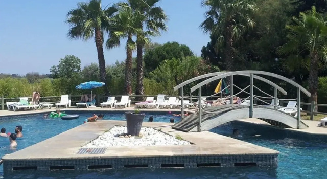 Bungalow With 3 Bedrooms in Le Grau-du-roi, With Private Pool and Furnished Garden - 2 km From the Beach, Boek Hotel Hotels in Camargue met parkeren, Parkeren