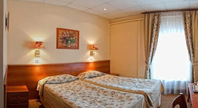 Imperial Village Hotel Rozhdestvenskii, Забронировать Отель Сергиев Посад Сергиево-Посадский городской округ, рядом с Церковь Преподобного Сергия Радонежского