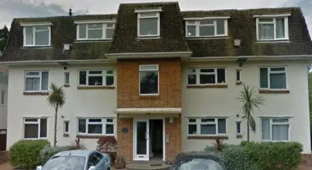 1 Mansard Court, Book Apartment Bournemouth Dorset