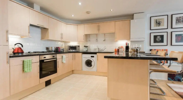 Апартаменты Stay Welcome Flat with Parking near Waterloo & St Thomas