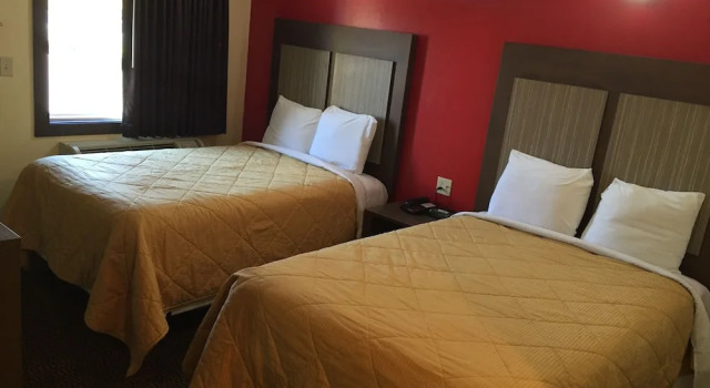 Четырёхместный номер Standard Brick Motor Inn