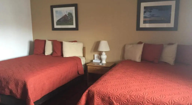 Четырёхместный номер Standard adoba® hotel Naubinway