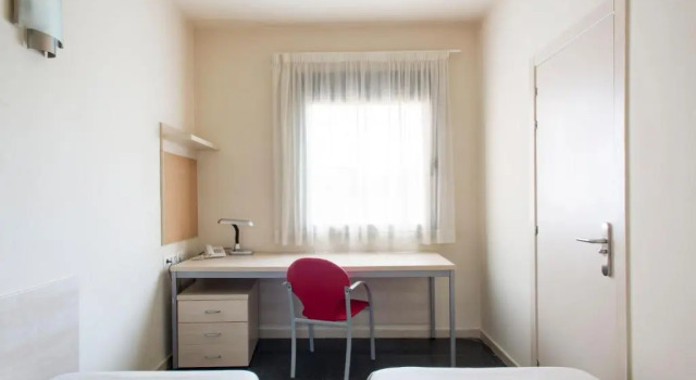 Четырёхместный семейный номер Standard Residencia Universitaria Resa Giner de Los Ríos