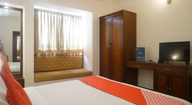 Beverly Hills Hotel by Oyo Rooms, Buchen Sie Hotel Pune Maharashtra, in der Nähe von Ruby Hall Clinic