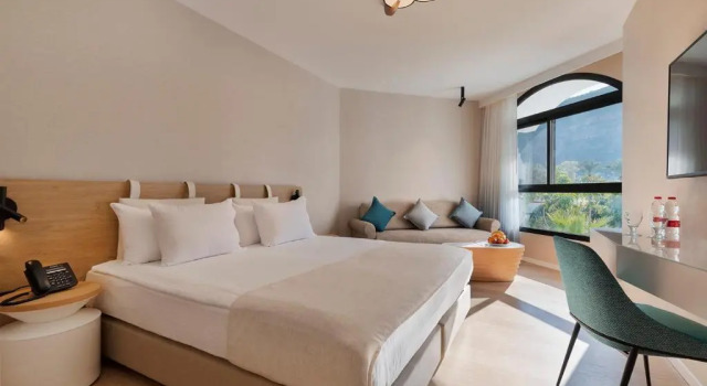 Трёхместный номер Standard с видом на горы Gai Beach Hotel