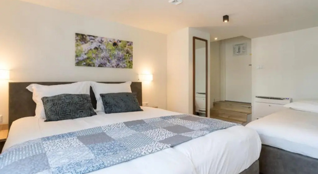 Трёхместный номер Hof van Holland Hotel