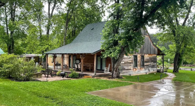 Коттедж Quiet Hollister Cabin: Walk to Lake Taneycomo