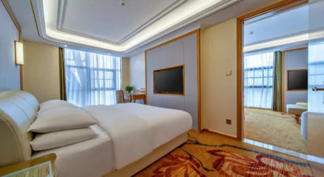 Vienna International Hotel, Rezerwuj Hotel Hotele w Kunming z parkingiem, Parking