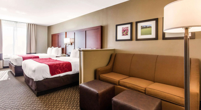 Четырёхместный люкс Comfort Suites Tuscaloosa near University