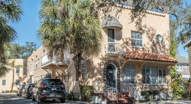 SoHo 2 BR with Parking and WiFi by Frontdesk, Book Lejlighed Tampa Florida