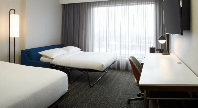 Courtyard by Marriott Montreal Midtown, Book Hotel Montreal Quebec