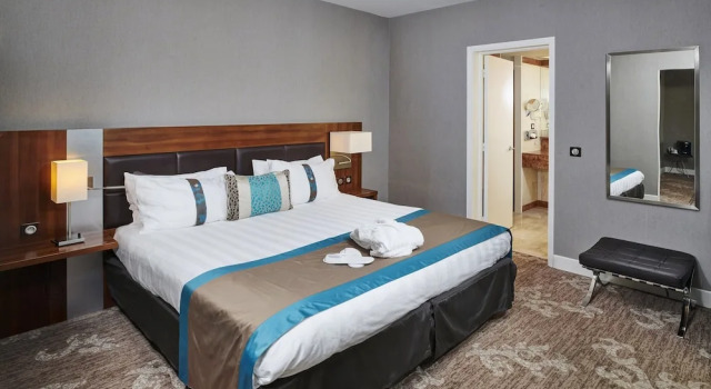 Двухместный номер High Floor Standard Holiday Inn Nice by IHG