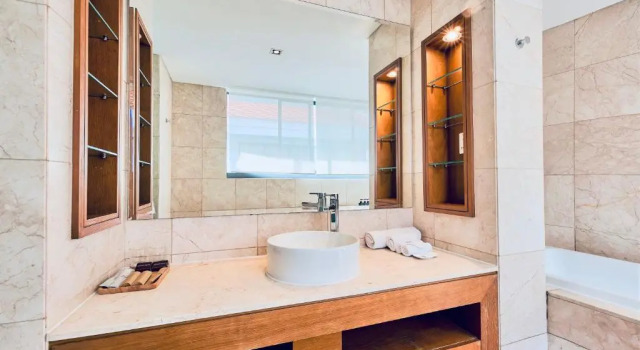 Вилла EmblemSea Luxury Villas few steps to the Danang beach
