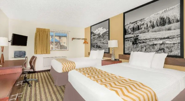 Четырёхместный номер Standard Travelodge by Wyndham Loveland/Fort Collins Area