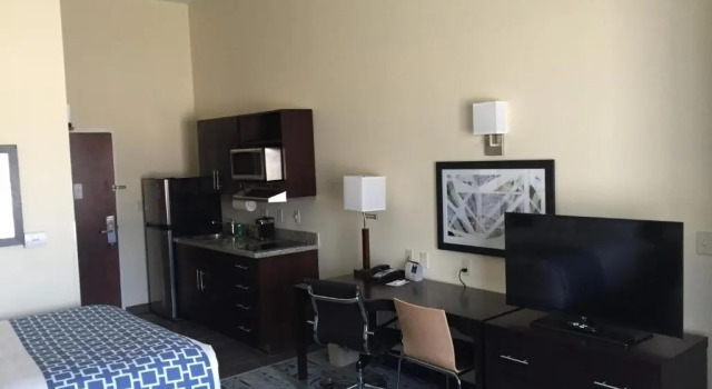 Четырёхместный номер Standard Suburban Studios Donaldsonville - Gonzales