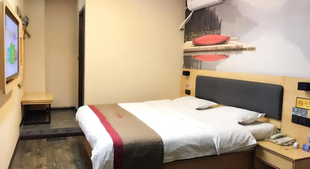 Семейный номер Standard Thank Inn Hotel He'nan Zhengzhou Xinzheng City North China Road Xuanyuan Lake