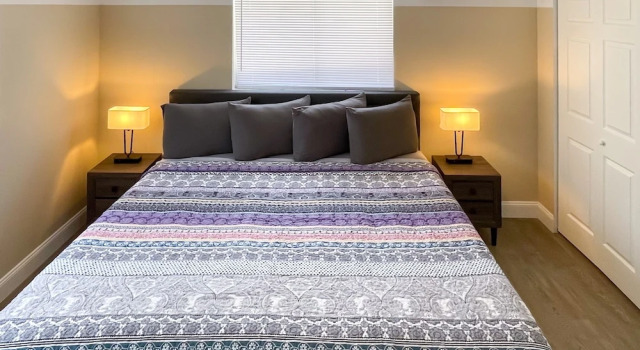 Апартаменты Economy Lazy Cuckoo Inn - Sleek and Stylish Studio Apartments