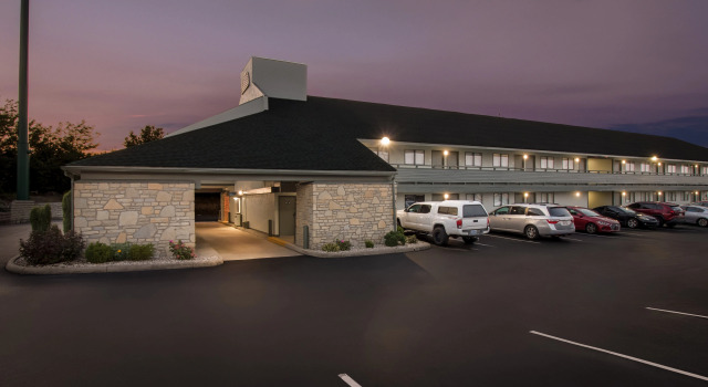 HomeTowne Studios by Red Roof Florence, KY-Cincinnati Airport, Забронировать Отель Отели Флоренс с бассейном, Бассейн