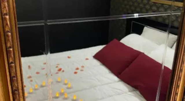 Loveroom auriol, romantique et coquine, Забронировать Отель Ориоль Буш-дю-Рон