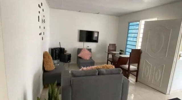 Hermoso apartamento con piscina y ascensor.