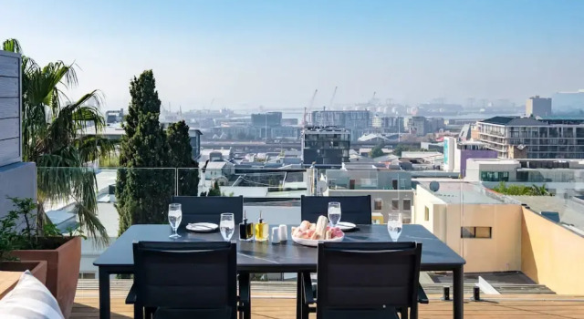 Апартаменты Experience Vibrant Living at De Waterkant Views