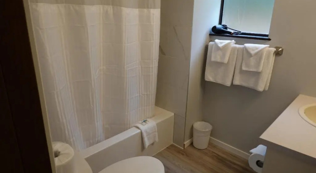 Четырёхместный номер Deluxe Skylite Motel