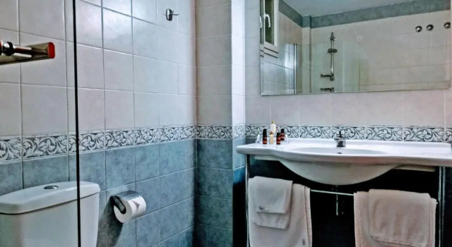 Трёхместный номер Ambassador Hotel Thessaloniki