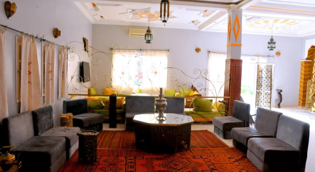Chez Salmi, Rezervovat Hotel Hotely v Meknes-Tafilalet s parkováním, Parkování