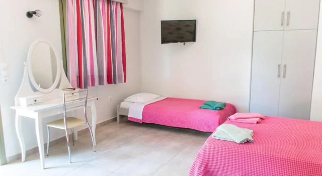 Трёхместная студия Standard Holiday Rooms