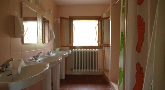 Кровать в общем номере Albergue Casa Salinas