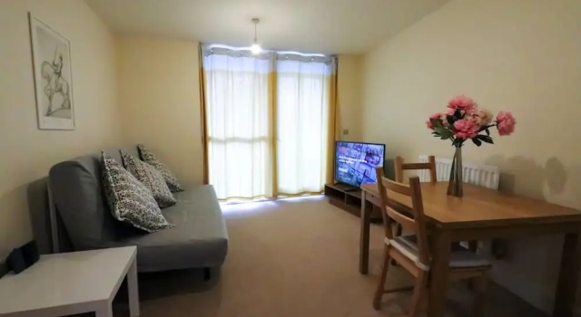 Mordern Top Floor Apartment with Free Parking, Забронировать Апартаменты/квартира Отели Бирмингема с парковкой, рядом с Океанариум «Национальный центр морской жизни», Парковка