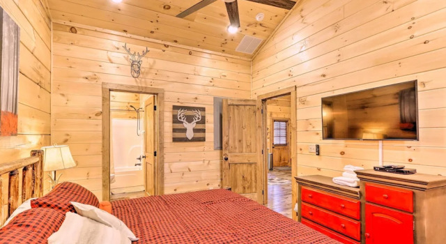 Coosawattee River Resort Cabin w/ Private Hot Tub!, Buchen Sie Resort Ellijay 