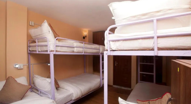 Кровать в общем номере Holiday Hostel