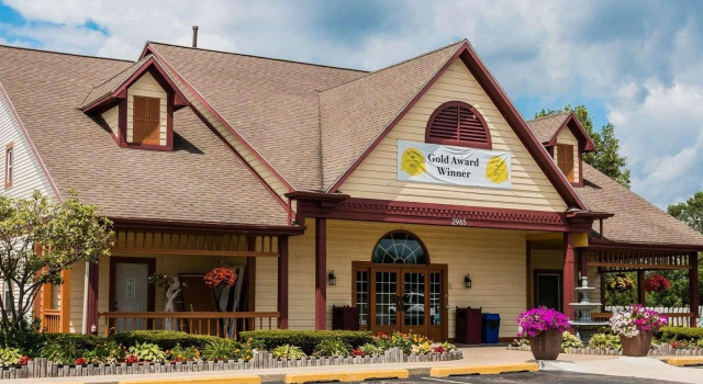 Четырёхместный номер Standard Econo Lodge & Suites Grand Rapids Airport