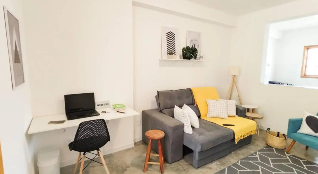 Casa de Tijolinho com Netflix e estacionamento