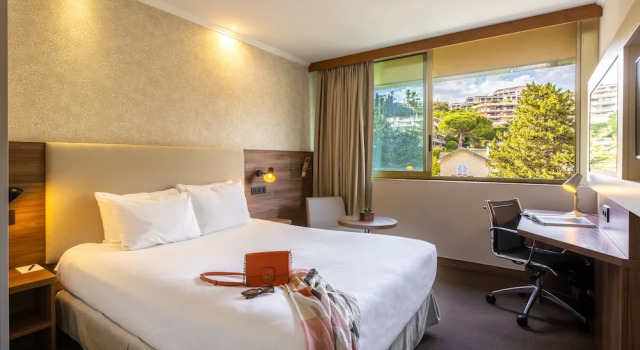 Двухместный номер Classic с видом на город Luxotel Cannes