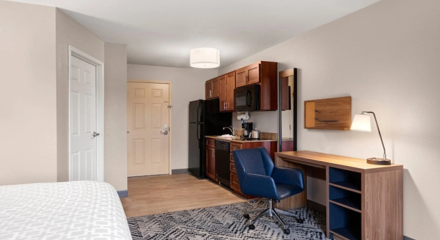 Трёхместный люкс c 1 комнатой Candlewood Suites Cape Girardeau by IHG