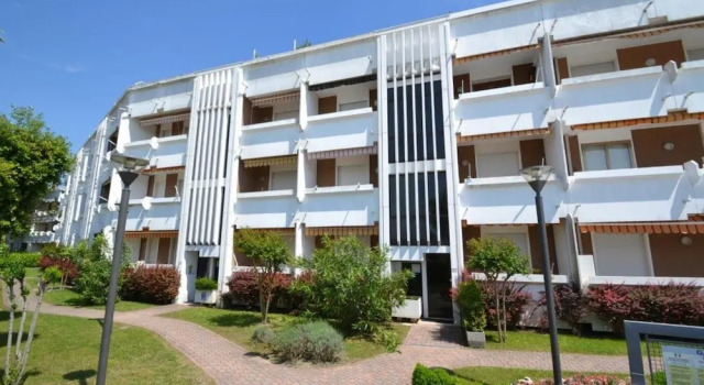 Spacious and Bright Flat With Swimming Pool - Beahost, Prenota Appartamento Hotel a Veneto con piscina, Piscina