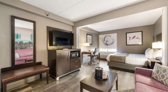 Люкс Clarion Pointe Greensboro Airport
