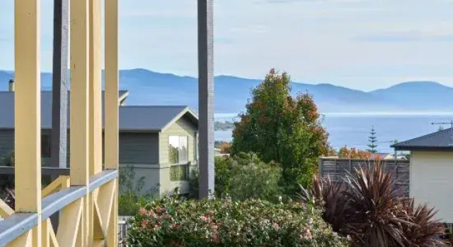 Sunny Ways Bicheno, Rezerwuj Hotel Bicheno Tasmania, w pobliżu Wycieczki z obserwacją pingwinów w Bicheno