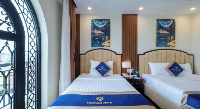 Трёхместный номер Standard с балконом и с видом на город Sandals Vista Hotel