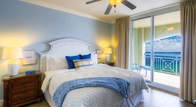 Azure 606 4 Bedroom Condo, Забронировать Отель Отели Форт-Уолтон-Бич с парковкой, рядом с Пирс на острове Окалооса, Парковка