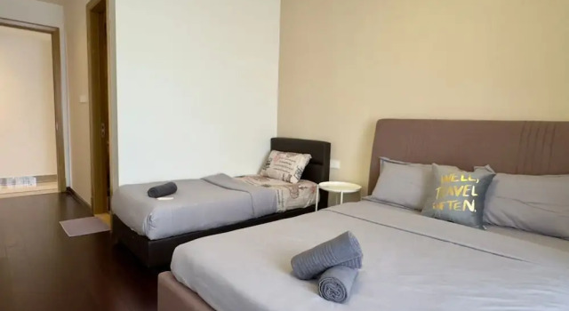 Семейные апартаменты с 4 комнатами с балконом и с видом на море JB City CIQ-R&F Shopping Mall Apartment