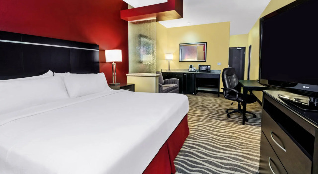 Люкс c 1 комнатой Holiday Inn Express & Suites Cotulla by IHG