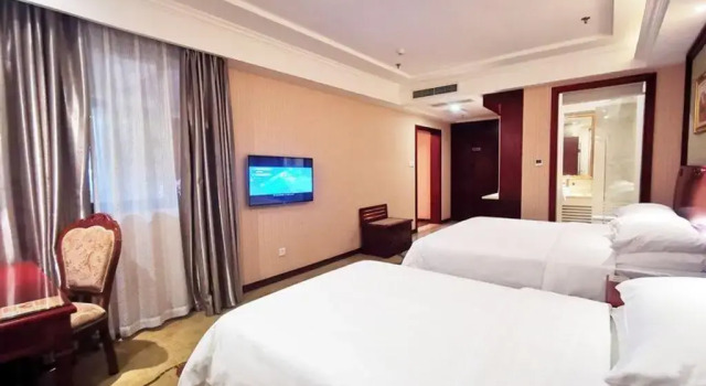 Vienna Hotel Chongqing Changshengqiao Subway Station Branch, Buchen Sie Hotel 4-Sterne-Hotels in Chongqing, 4*