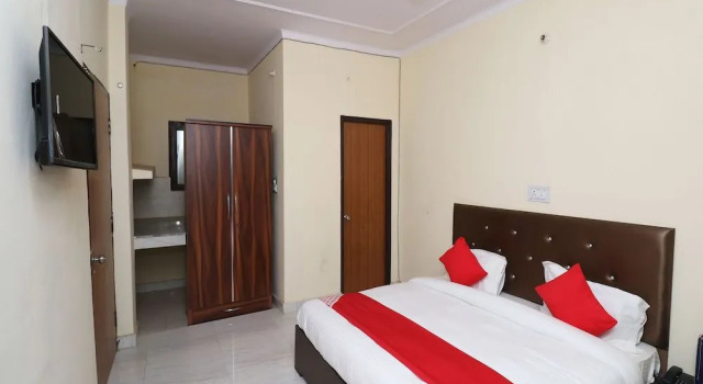 OYO 22917 Cgr Residency
